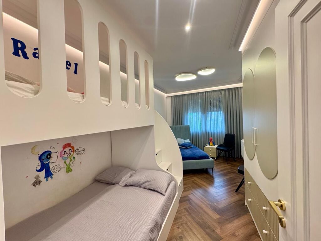 Apartament 4+1+3tualete+2 poste parkimi per shitje Residenca 3D