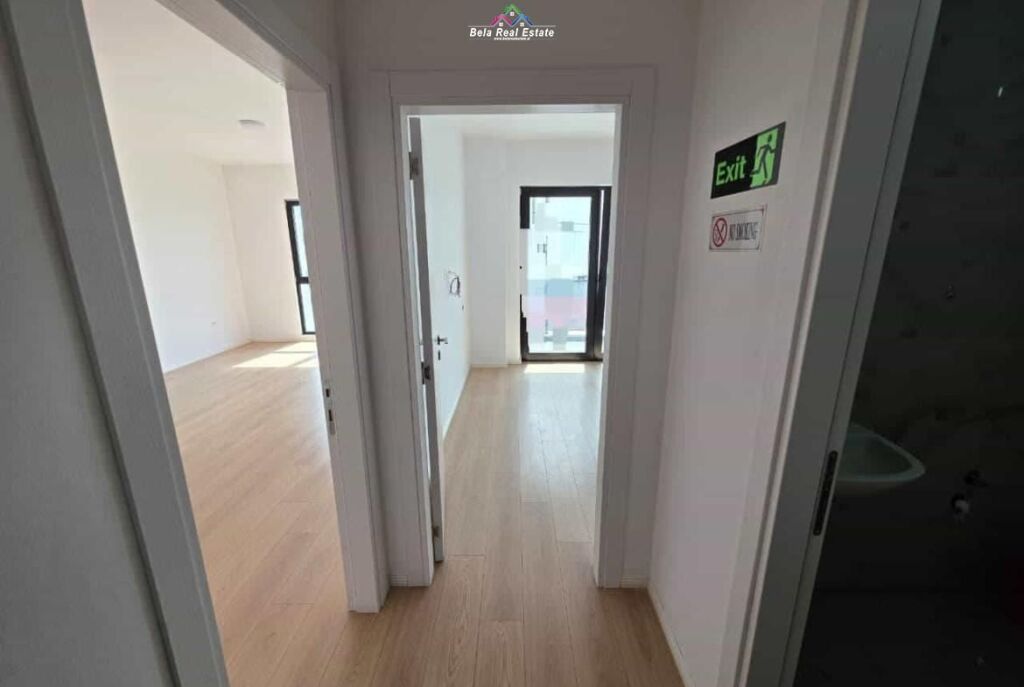 Zyre me qera 1+1 tek Farmacia 10 (ID BZ2500) Tirane