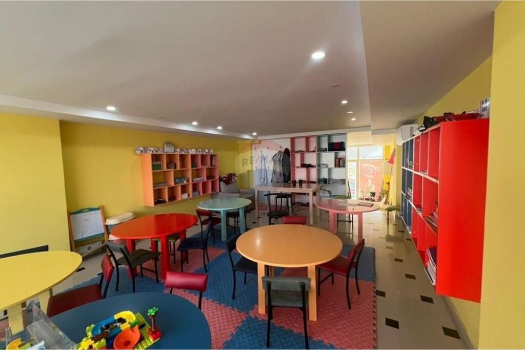 Shop for sale villa L, Astir