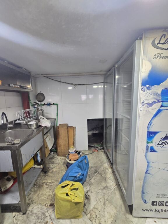 Negozi in affitto al 21 Dhjetori