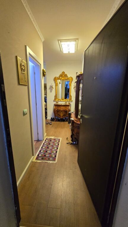 Shitet, Apartament 1+1 + 2 Garazhe, Tek Vala Park,Durres