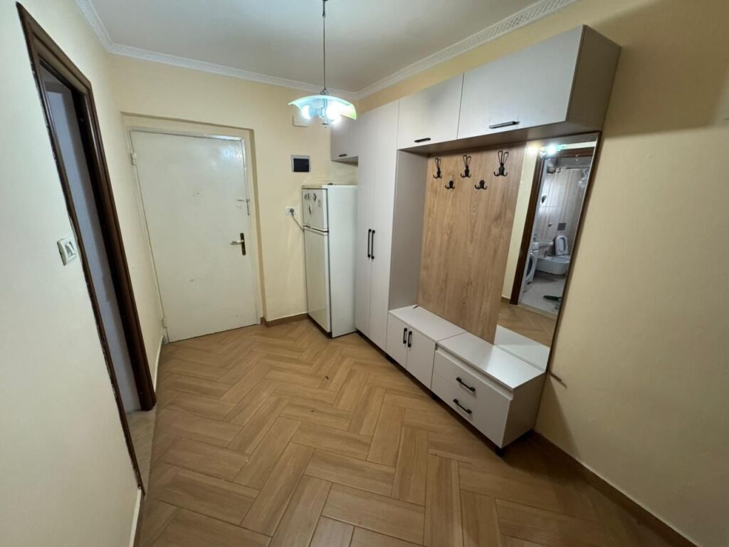 Affitto Appartamento 1+1 📍Via Mine Peza vicino a Zogut te zi Edificio esistente piano 4  Prezzo 500 euro al mese