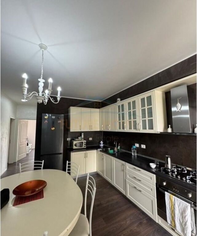 Shitet , Apartament 2+1+2 , Fresk