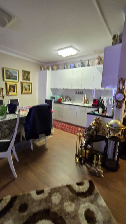 Shitet, Apartament 1+1 + 2 Garazhe, Tek Vala Park,Durres