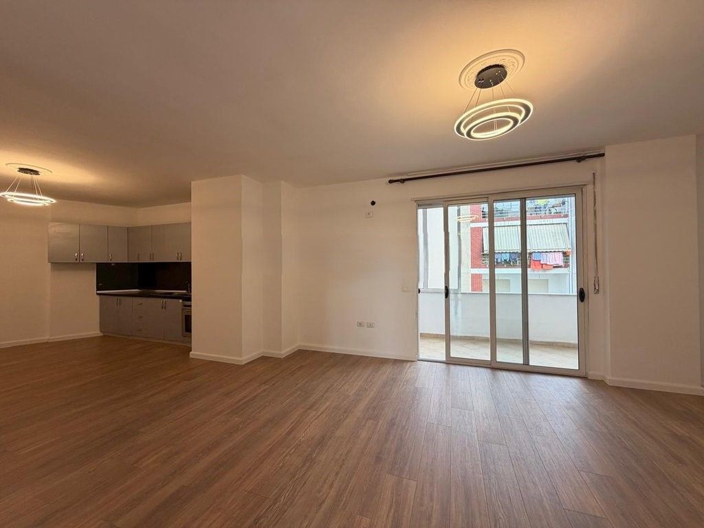 FRESKU, SHESIM APARTAMENT 2+1+2