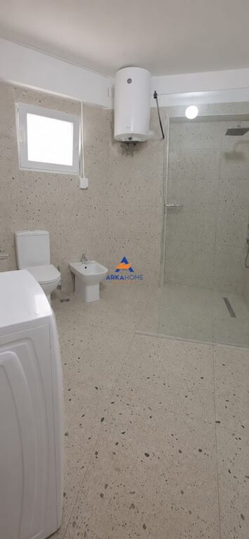 LOCALE IN AFFITTO 120M2 "GARDA, TIRANA RE" 1000 EURO