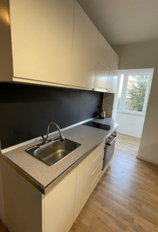 Affittasi appartamento 1+1 vicino a Rrugica e Salës