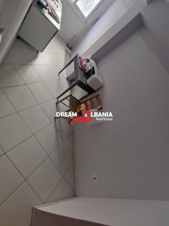Jepet ambient me qera ne zonen e Bllokut prane Rruges Vaso Pasha (ID 42611535)