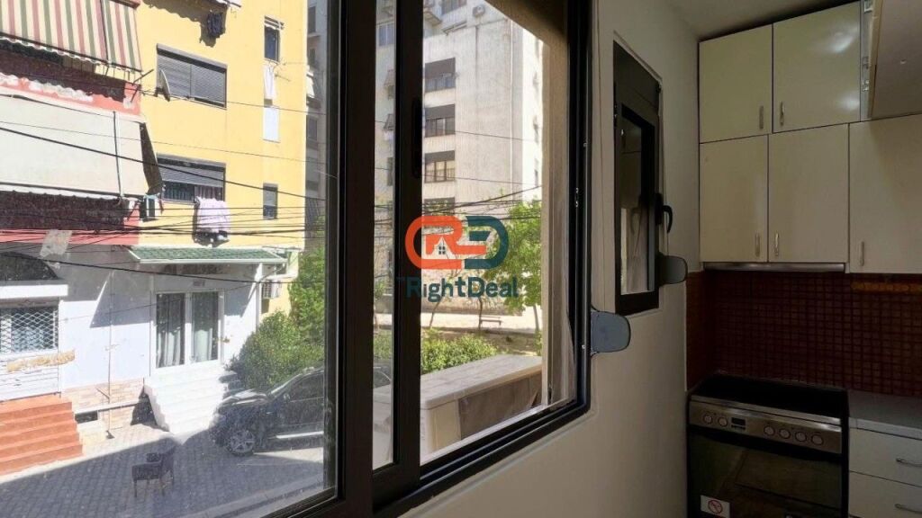 Tek Ish Tregu Elektrik, Jepet Me Qira Apartament 1+1, Totalisht I Mobiluar !!!