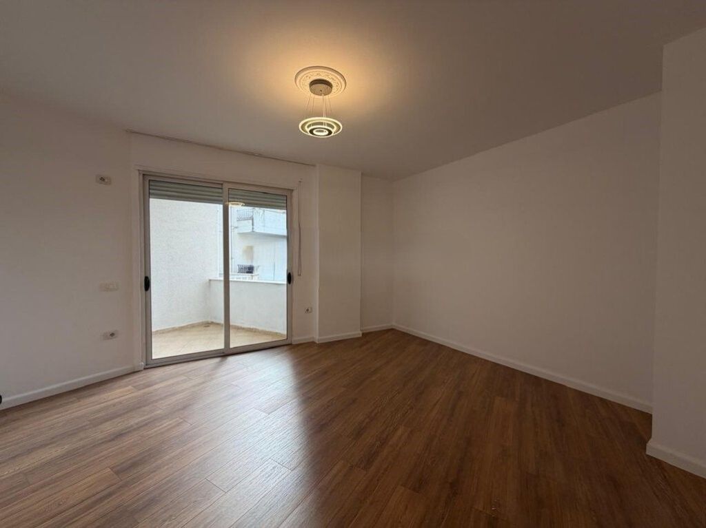 FRESKU, SHESIM APARTAMENT 2+1+2
