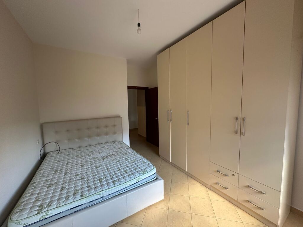 🏡 Apartment 1+1 for Rent 📍 Jordan Misja – 2 minutes from 313 🏢 3rd floor with elevator 📐 Area: 60 m² 💶 Price: 35000 leke