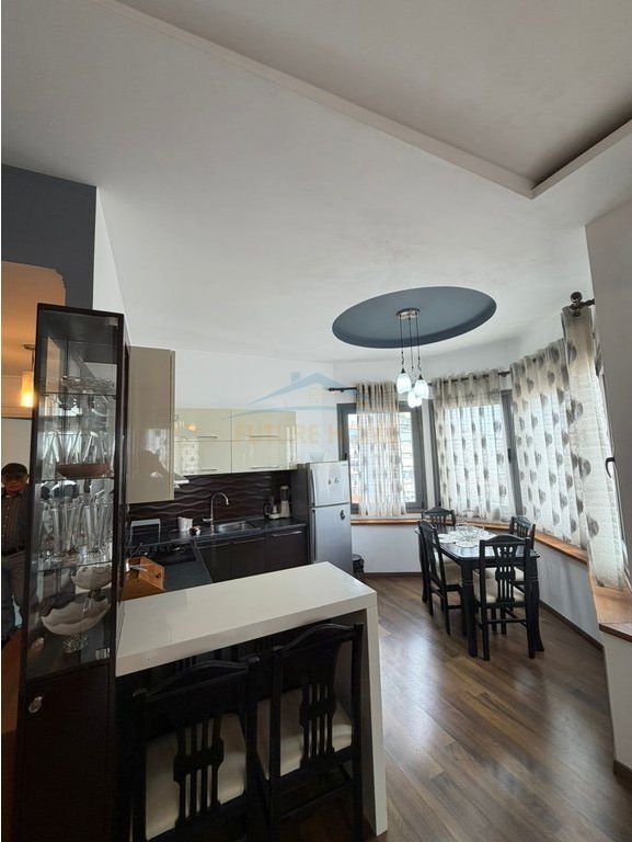 Qera , Apartament 2+1 , Pazari i Ri , Tirane