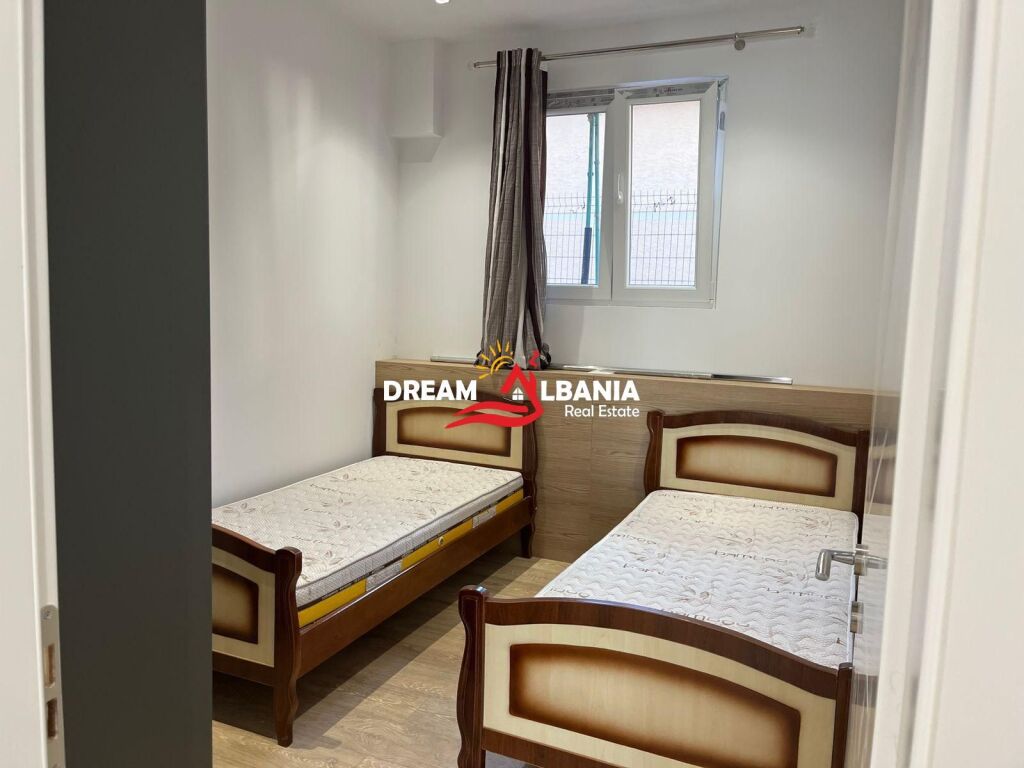 Jepet me qera Apartament 2+1 ne rrugen 5 Maji prane shkolles Tirana Jone (ID 4241086)