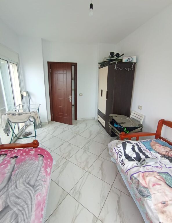 In vendita, Appartamento 1+1, Presso Shkëmbi i Kavajës, Sopra i Binari