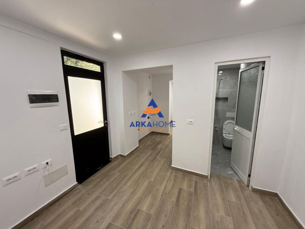 JEPET OBJEKT ME QERA 60M2 "RRUGA TODI SHKURTI , ALI DEM" 80000 LEKE