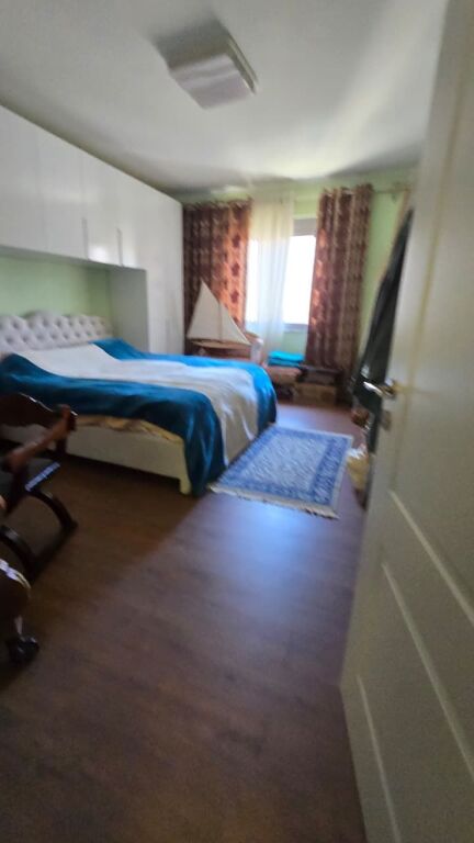 Shitet, Apartament 1+1 + 2 Garazhe, Tek Vala Park,Durres