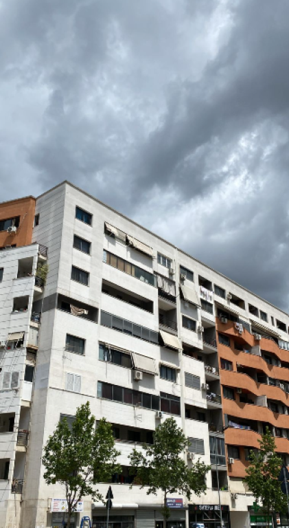 🏡 Shitet Apartament 1+1 – Bulevardi Migjeni