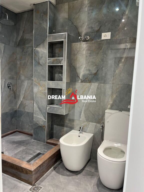 Jepet me qera Apartament 2+1 ne rrugen 5 Maji prane shkolles Tirana Jone (ID 4241086)