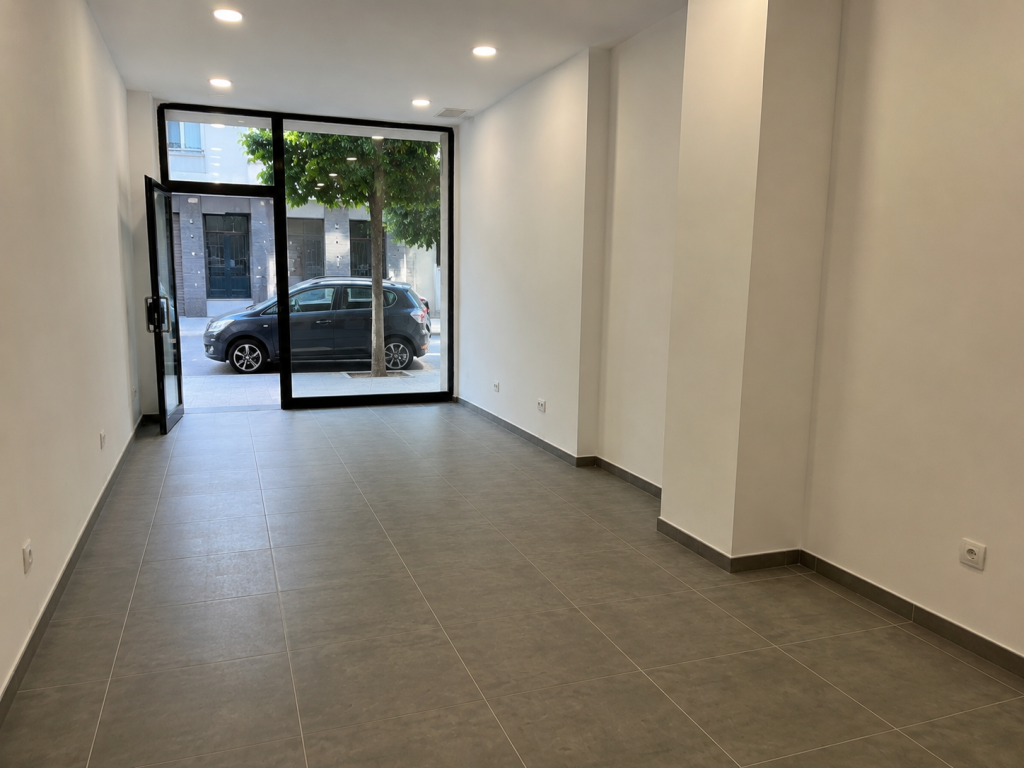 🏢 Negozio in affitto in via Myslym Shyri