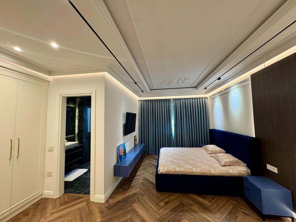 Apartament 4+1+3 tualete+2 poste parkimi per shitje