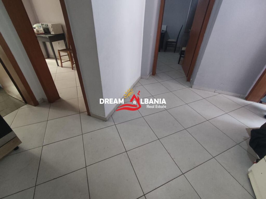 Jepet ambient me qera ne zonen e Bllokut prane Rruges Vaso Pasha (ID 42611535)