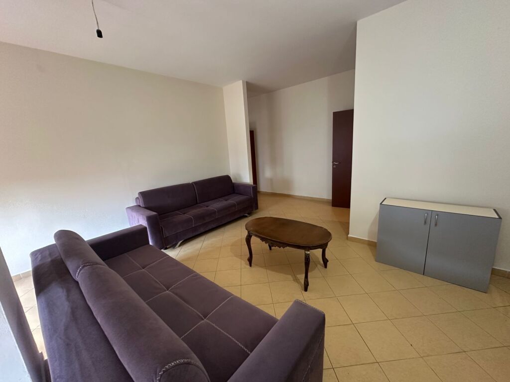 🏡 Apartment 1+1 for Rent 📍 Jordan Misja – 2 minutes from 313 🏢 3rd floor with elevator 📐 Area: 60 m² 💶 Price: 35000 leke