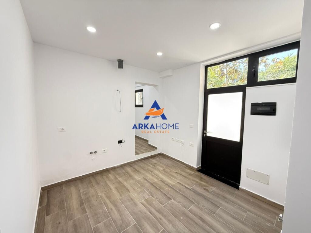 JEPET OBJEKT ME QERA 60M2 "RRUGA TODI SHKURTI , ALI DEM" 80000 LEKE