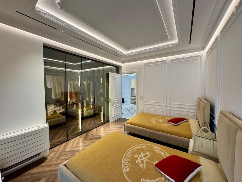 Apartament 4+1+3tualete+2 poste parkimi per shitje Residenca 3D