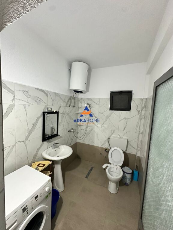 JEPET APARTAMENT 1+1 ME QERA "TEK VILAT AMERIKANE ,RRUGA E ELBASANIT" 35.000 LEKE