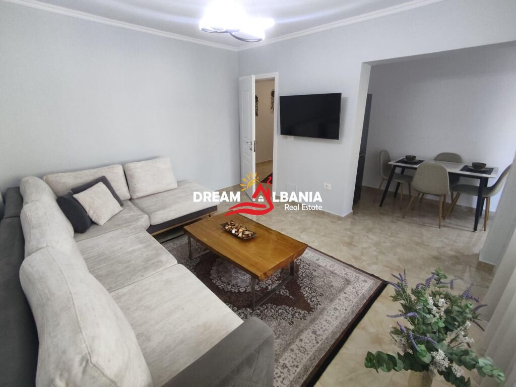 Jepet apartament 1+1 me qera ne zonen e Vasil Shantos prane Kredo.al (ID 4219493)
