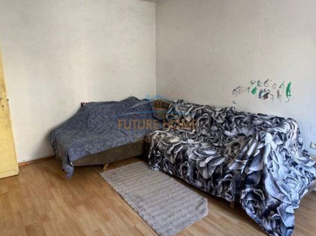 Shiten, 2 Apartamente 2+1 dhe 1+1, 21 Dhjetori, Tiranë