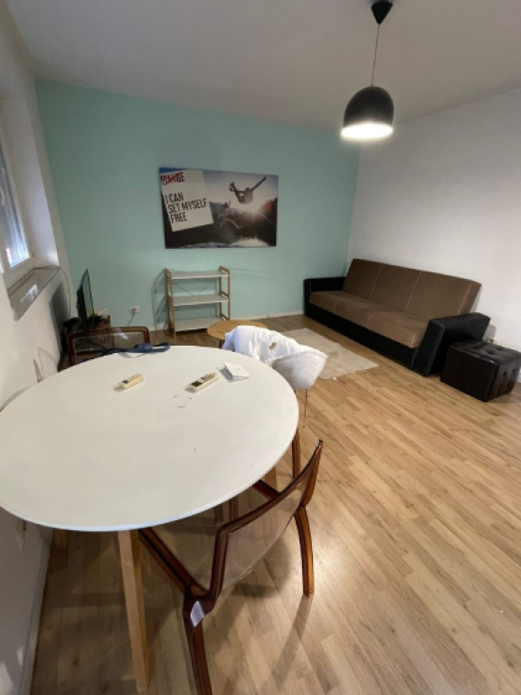 Affittasi appartamento 1+1 vicino a Rrugica e Salës