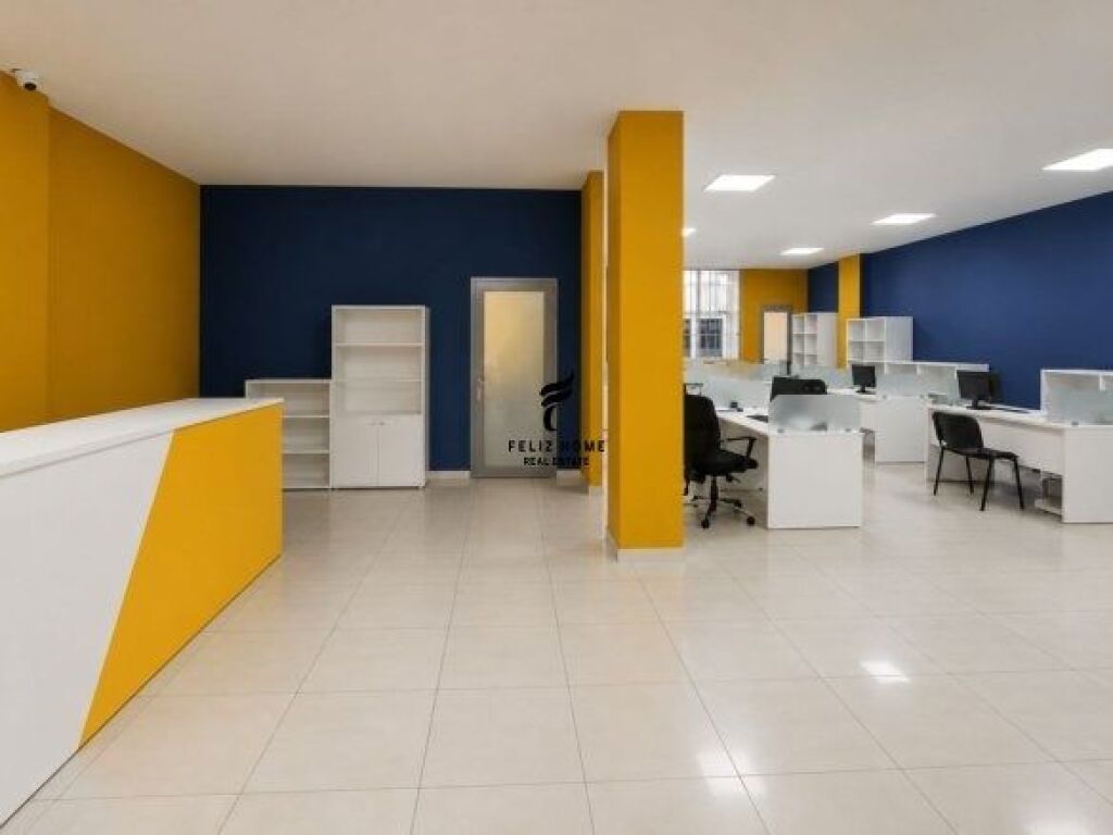 NEGOZIO IN AFFITTO 200 M2 COMUNE DI PARIGI 400.000 LEKE FH-74316