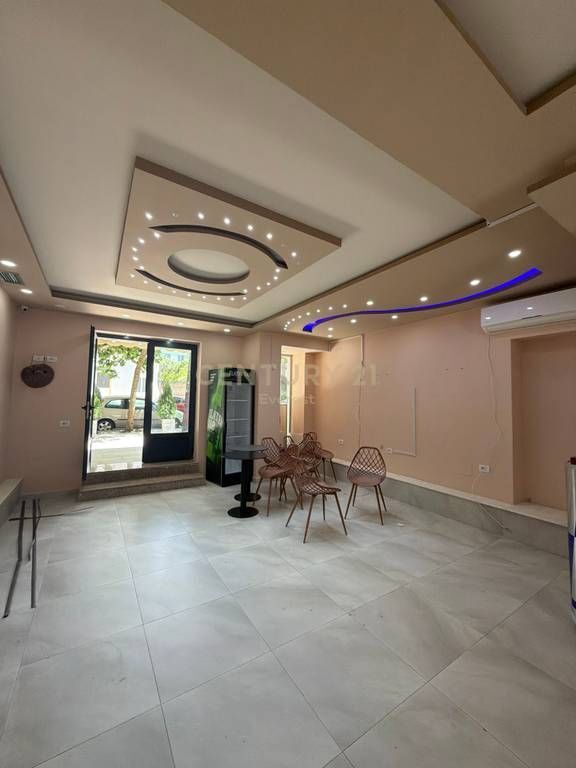PEDIATRIA, LOCALE IN AFFITTO PER BAR! 700 € /Mese Sup. Totale 75m2 Sup. interna  