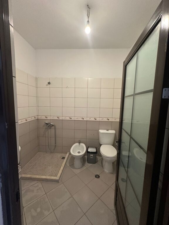 🏡 Apartment 1+1 for Rent 📍 Jordan Misja – 2 minutes from 313 🏢 3rd floor with elevator 📐 Area: 60 m² 💶 Price: 35000 leke