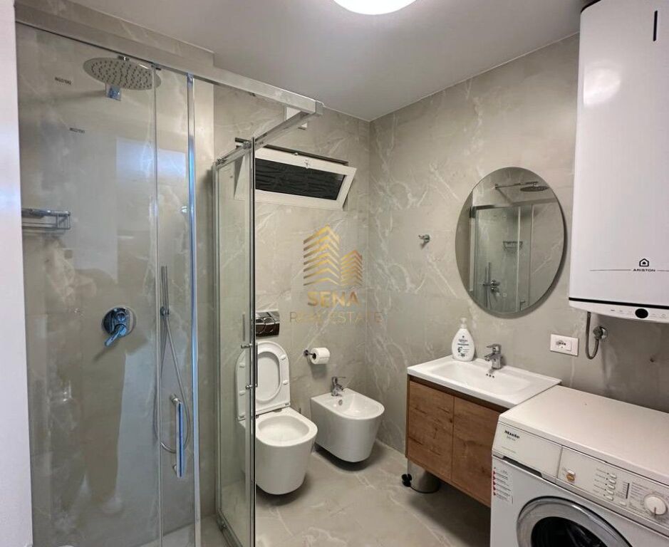 Qira, Apartament 3+1+2blk+2wc,Komuna Parisit, Prane Kristal Centre,120,000 Leke/muaj