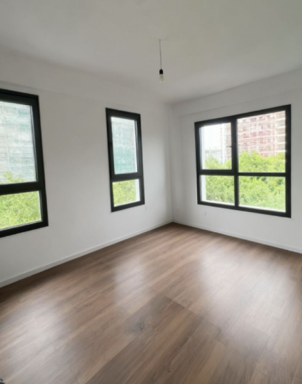 Shitet Apartament Modern 2+1+2 tek Bengas, pranë Rrethit të Klanit