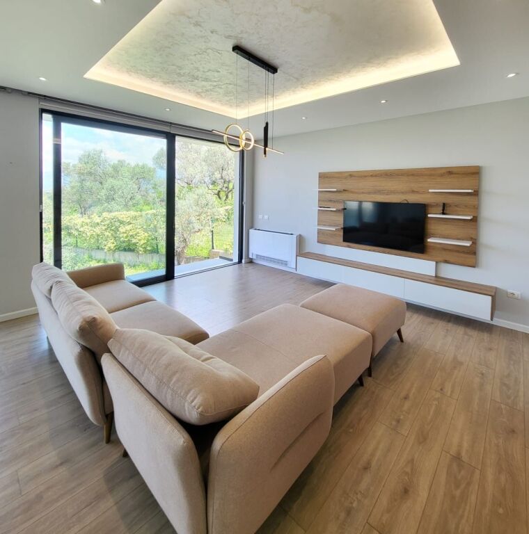 🏡 3-Storey Villa for Rent – Dry Lake, Tirana