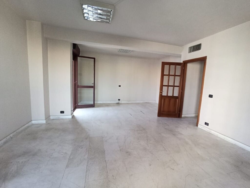 LOCALE PER UFFICI IN AFFITTO A TOPTANI