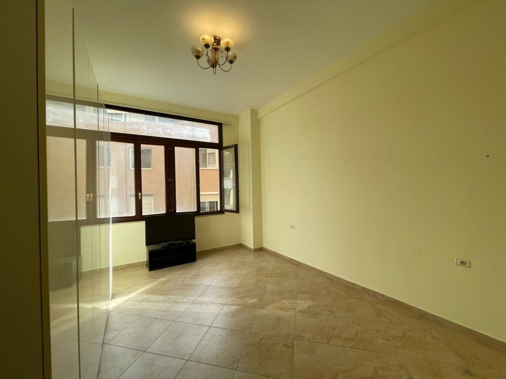 OFFICE FOR RENT 2+1 AT KOMUNA E PARSIT