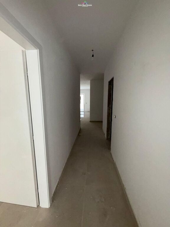Ufficio In Affitto 2+1 Vicino Dritan Hoxha (ID BZ2961) Tirana