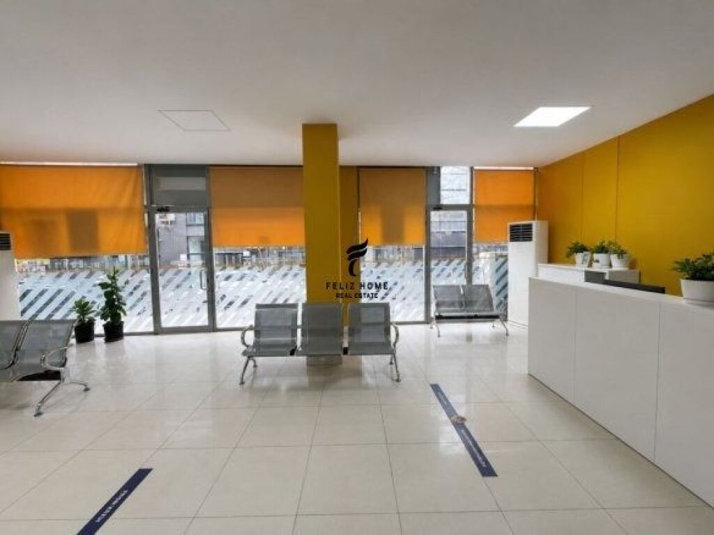 NEGOZIO IN AFFITTO 200 M2 COMUNE DI PARIGI 400.000 LEKE FH-74316