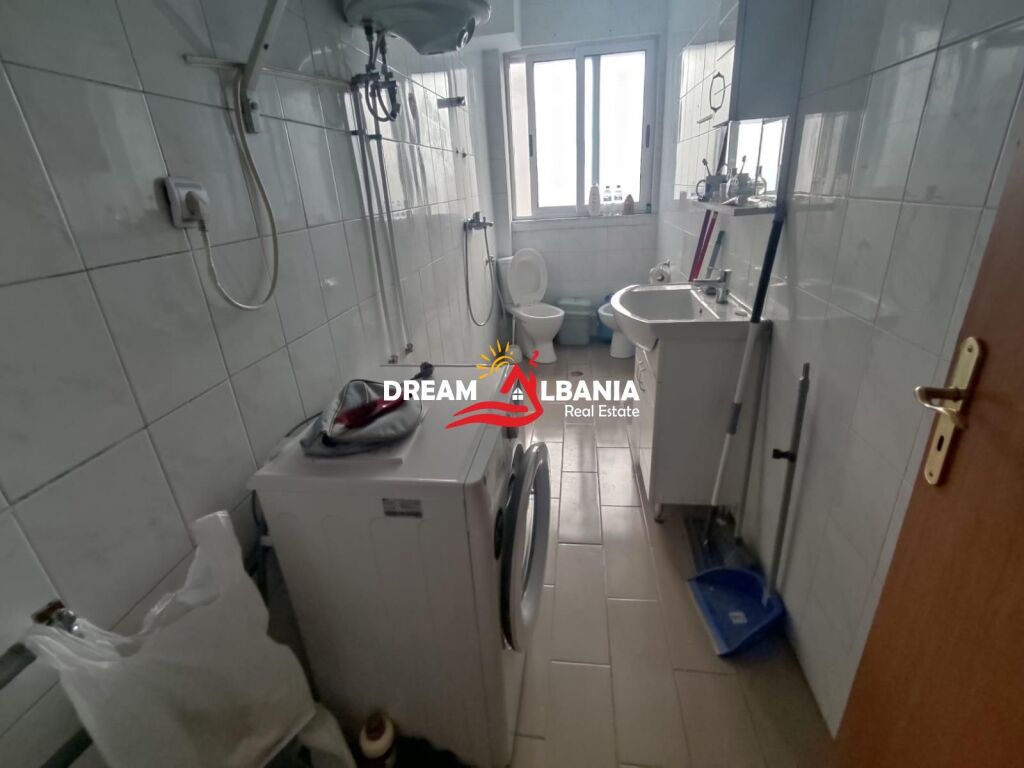 Jepet ambient me qera ne zonen e Bllokut prane Rruges Vaso Pasha (ID 42611535)
