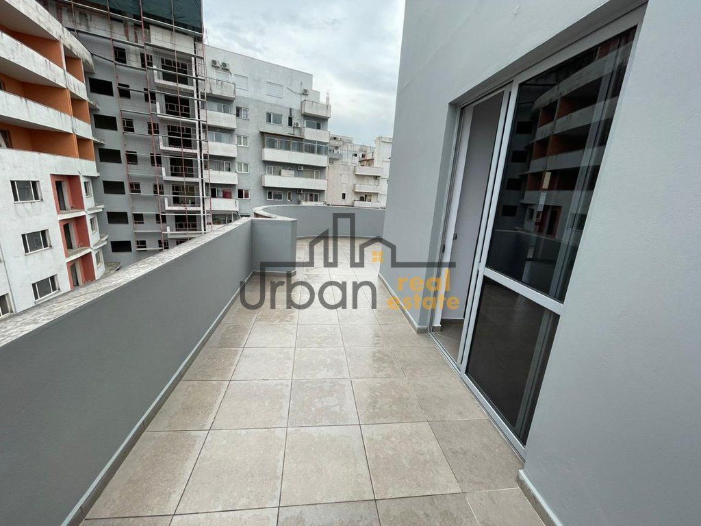 Shitet Apartament 1+1+Verande prane Spitalit Hygeia mundesi adoptimi ne 2+1 - 120.000€ |123 m²