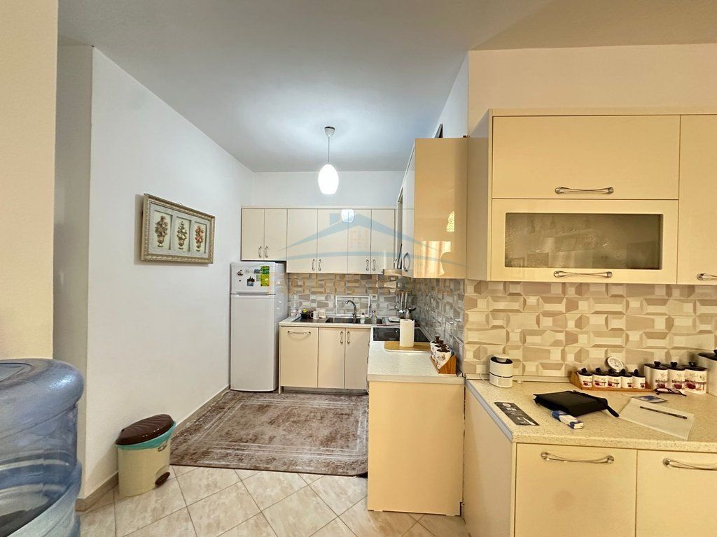 Shitet, Apartament 2+1, Fresk, Tiranë.