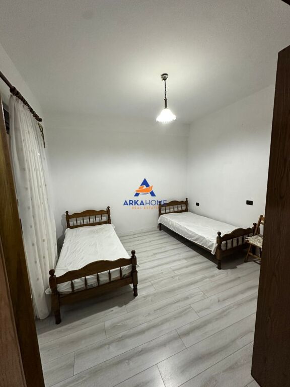 JEPET APARTAMENT 1+1 ME QERA "TEK VILAT AMERIKANE ,RRUGA E ELBASANIT" 35.000 LEKE