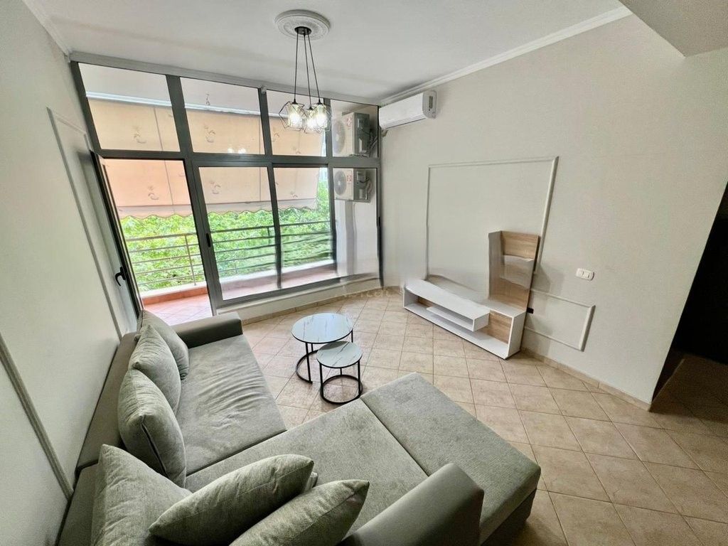 FOR RENT, MODERN APARTMENT 2+1+2 with PARKING SPACE, GLOBE / KAVAJËS STREET‼️ 700 € /Month