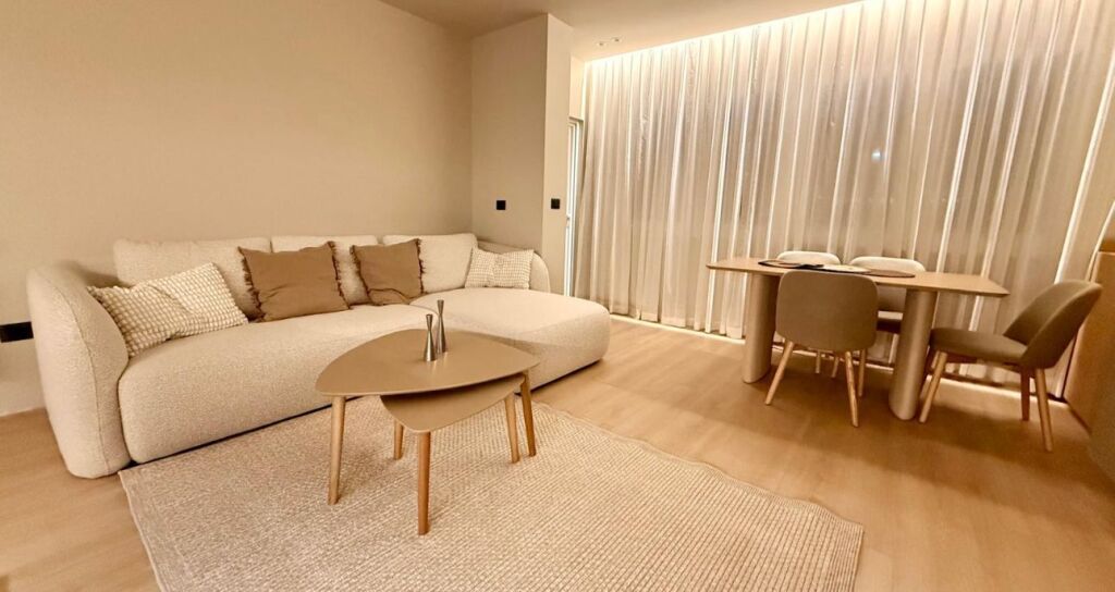 SUPER APARTAMENT 2+1 ME QIRA TE PETRO NINI