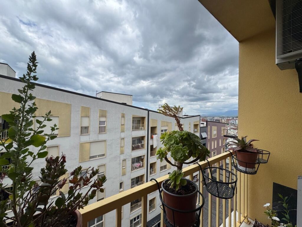 Apartament 4+1+3tualete+2 poste parkimi per shitje Residenca 3D