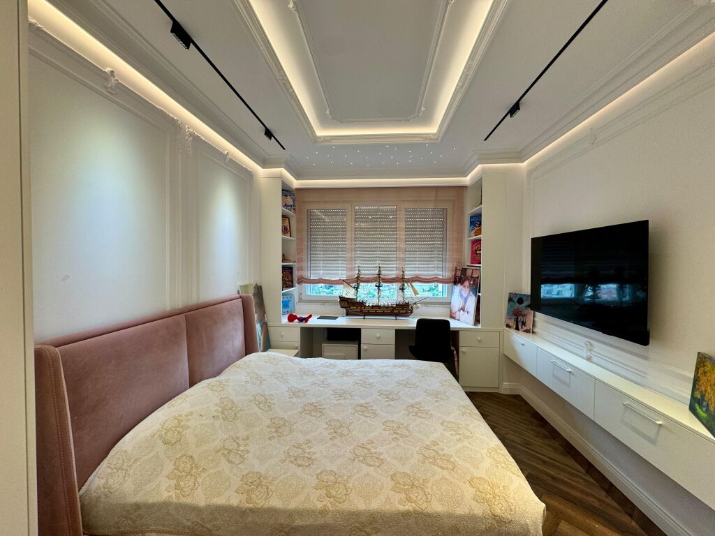 Apartament 4+1+3 tualete+2 poste parkimi per shitje